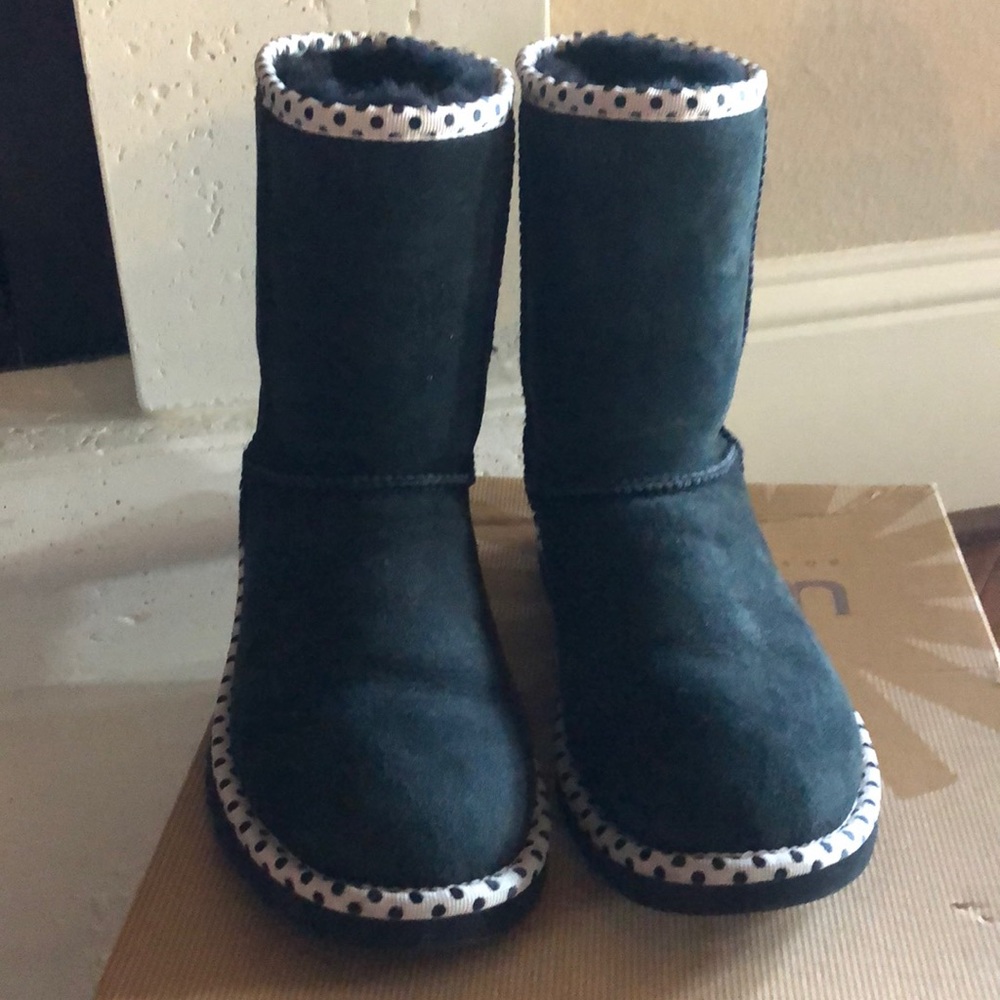 Women Ugg Classic Short Black Boot Size 6